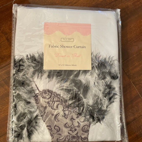 Avanti Linens Dressed To Thrill Fabric Shower Curtain 2/$35 - Picture 3 of 4